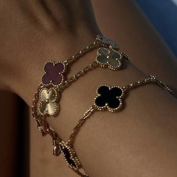 ENSEMBLE DE SIX BRACELETS EN FEUILLE DE TRÈFLE