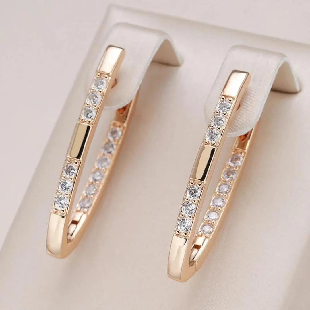 Boucles d'oreilles défiantes avec pierres de zirconia