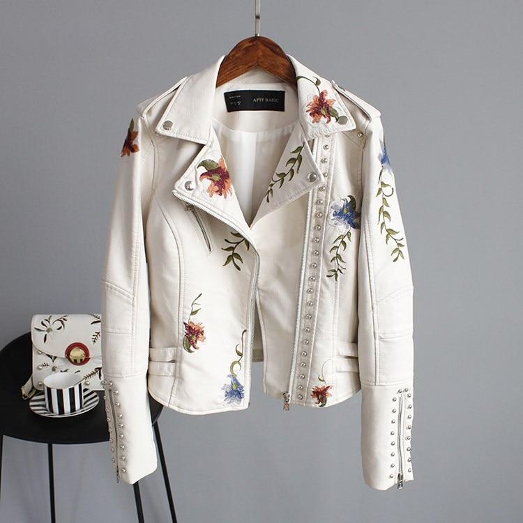 Selena – Veste avec broderie florale frappante