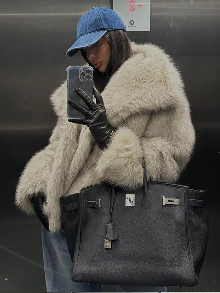 Veste d'hiver avec capuche et poches latérales | Idéale pour les mois d'hiver
