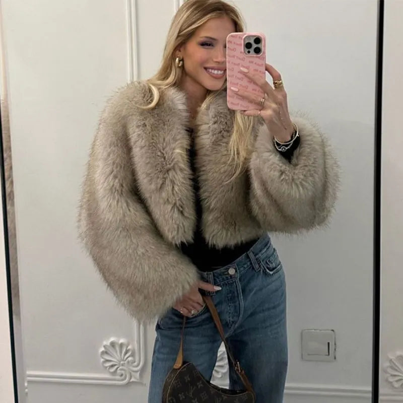 Manteau en fausse fourrure courte avec col cranté et poches latérales | Idéal pour l'automne et le printemps