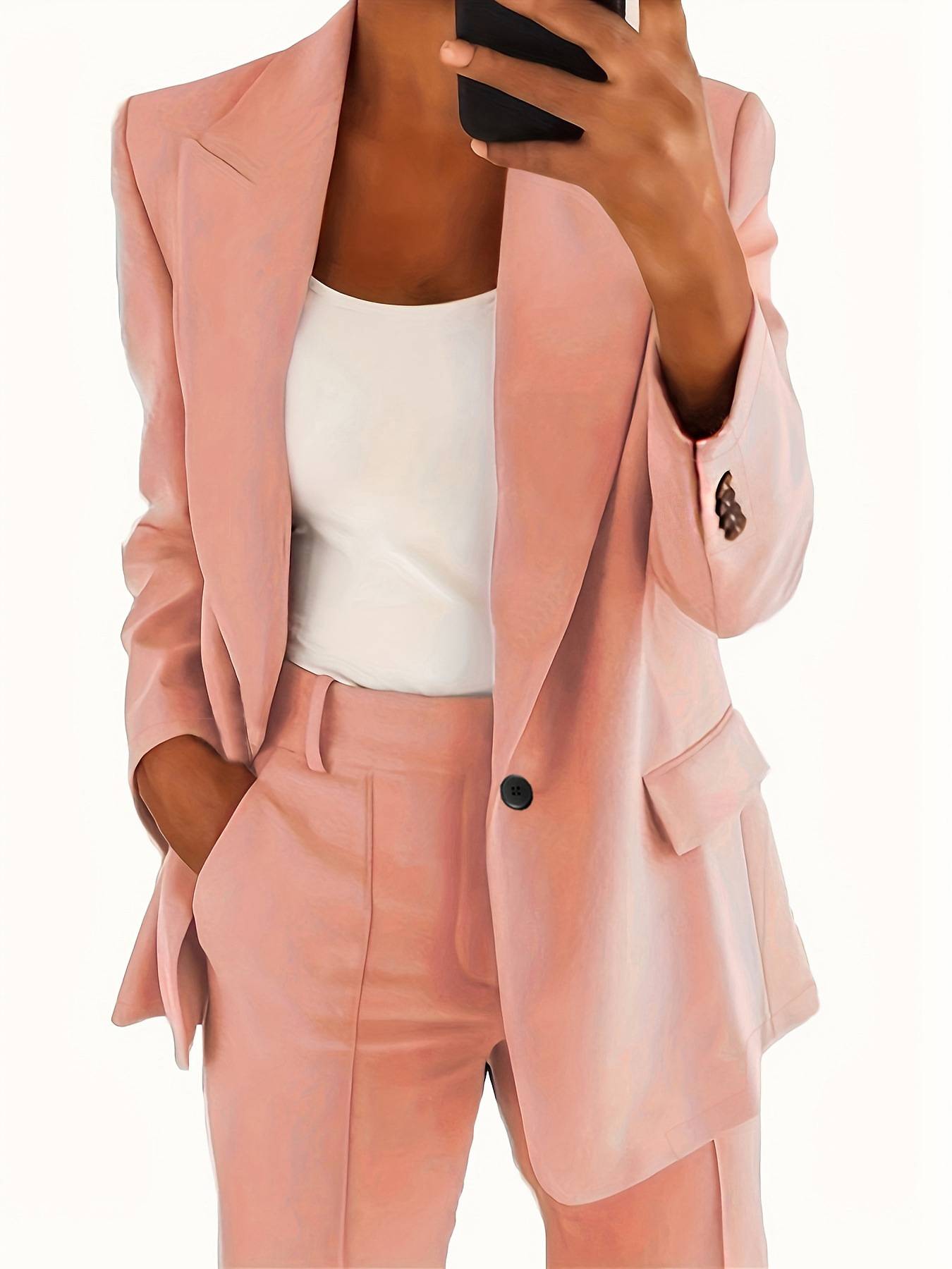 Mila – Costume classique avec une silhouette flatteuse