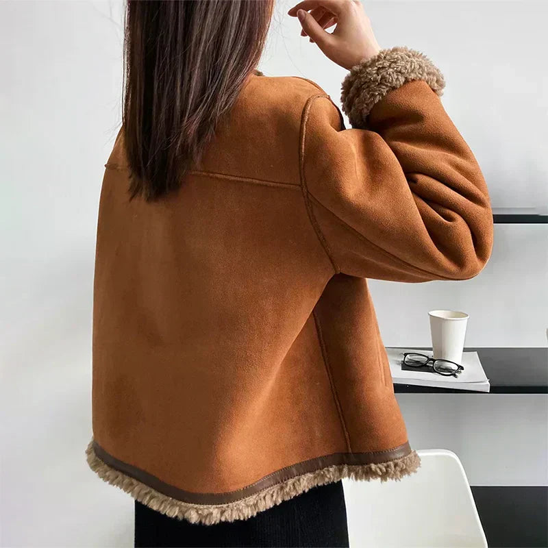 Amara – Veste élégante à boutons