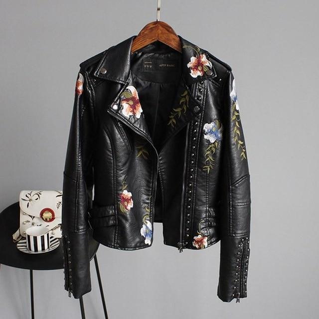 Selena – Veste avec broderie florale frappante