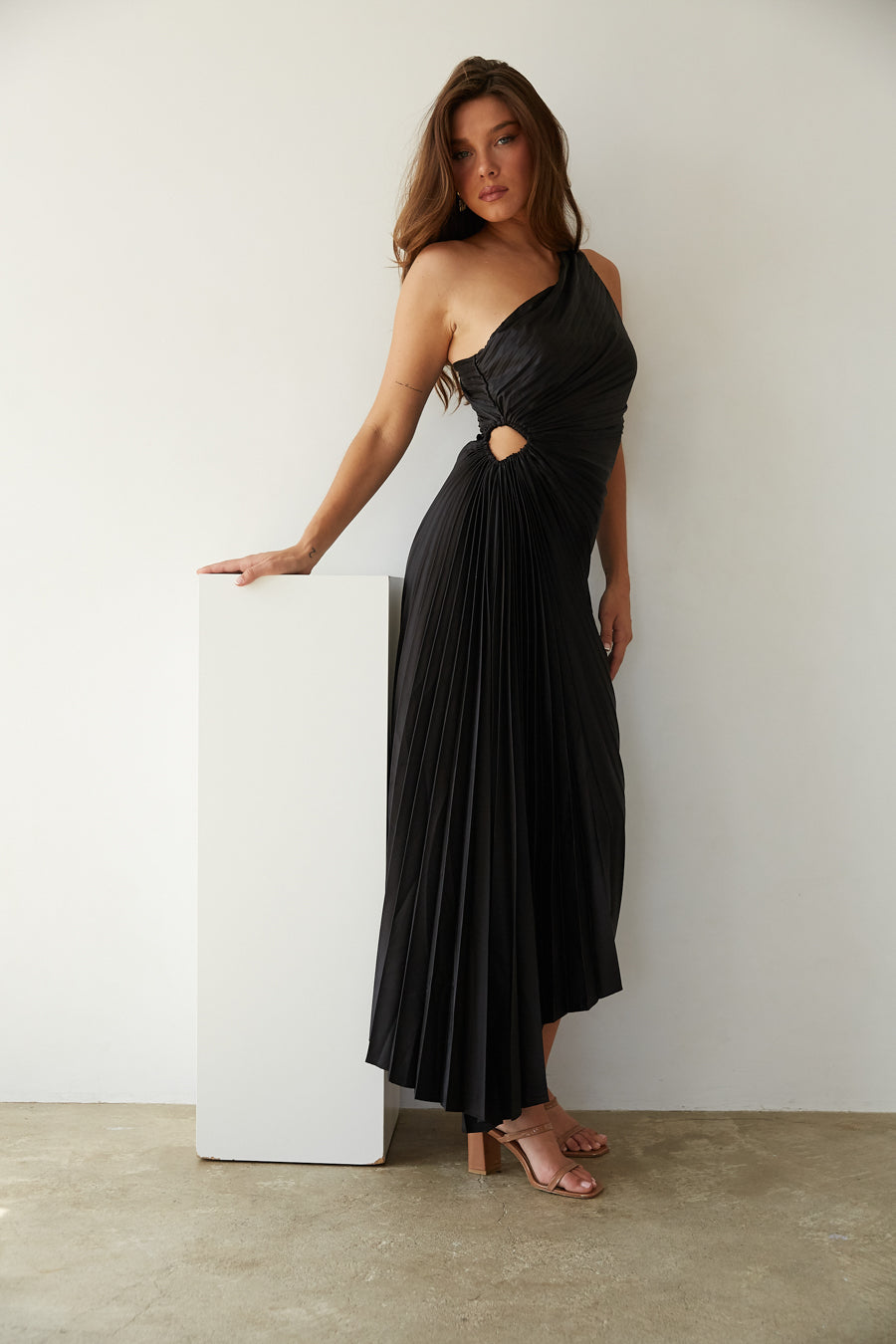 Sylviana - Robe Midi Plissée à Une Épaule